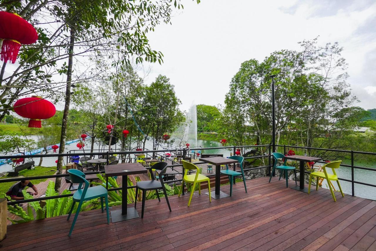 Roxy Tasik Biru Resort City Bau Exterior foto